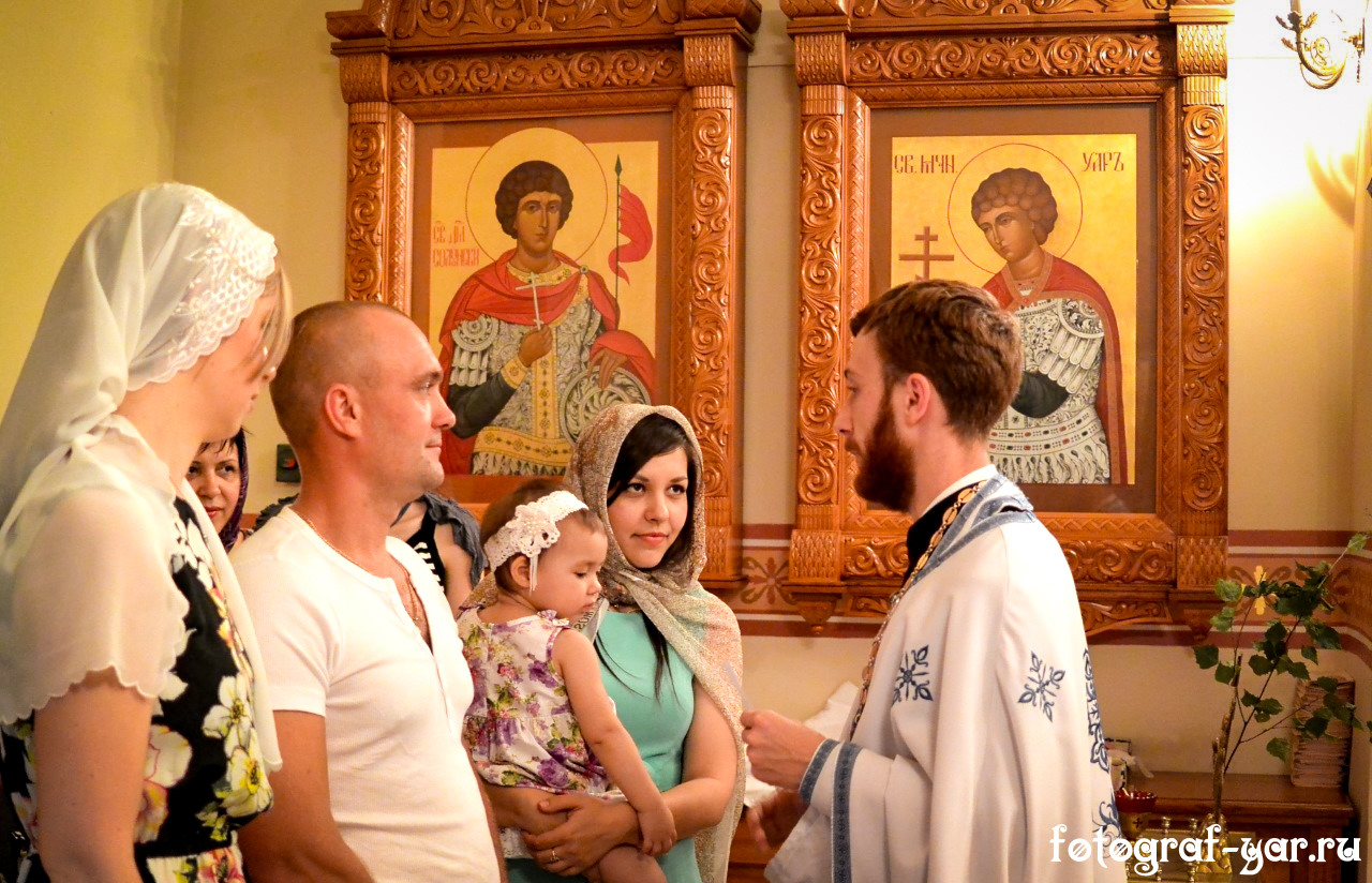 Крестины ребенка в церкви, фотографии Крещения, Крещение в Подмосковье