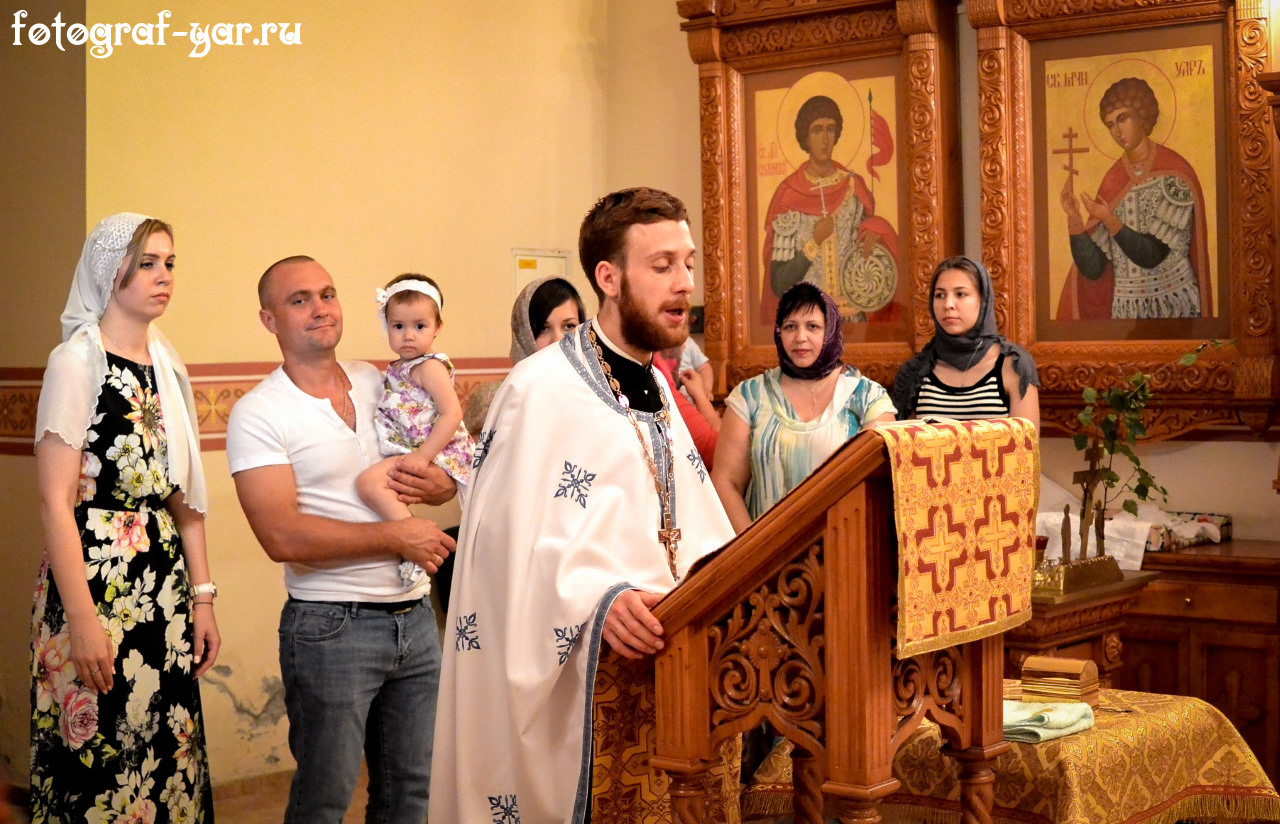 Крестины ребенка в церкви, фотографии Крещения, Крещение в Подмосковье